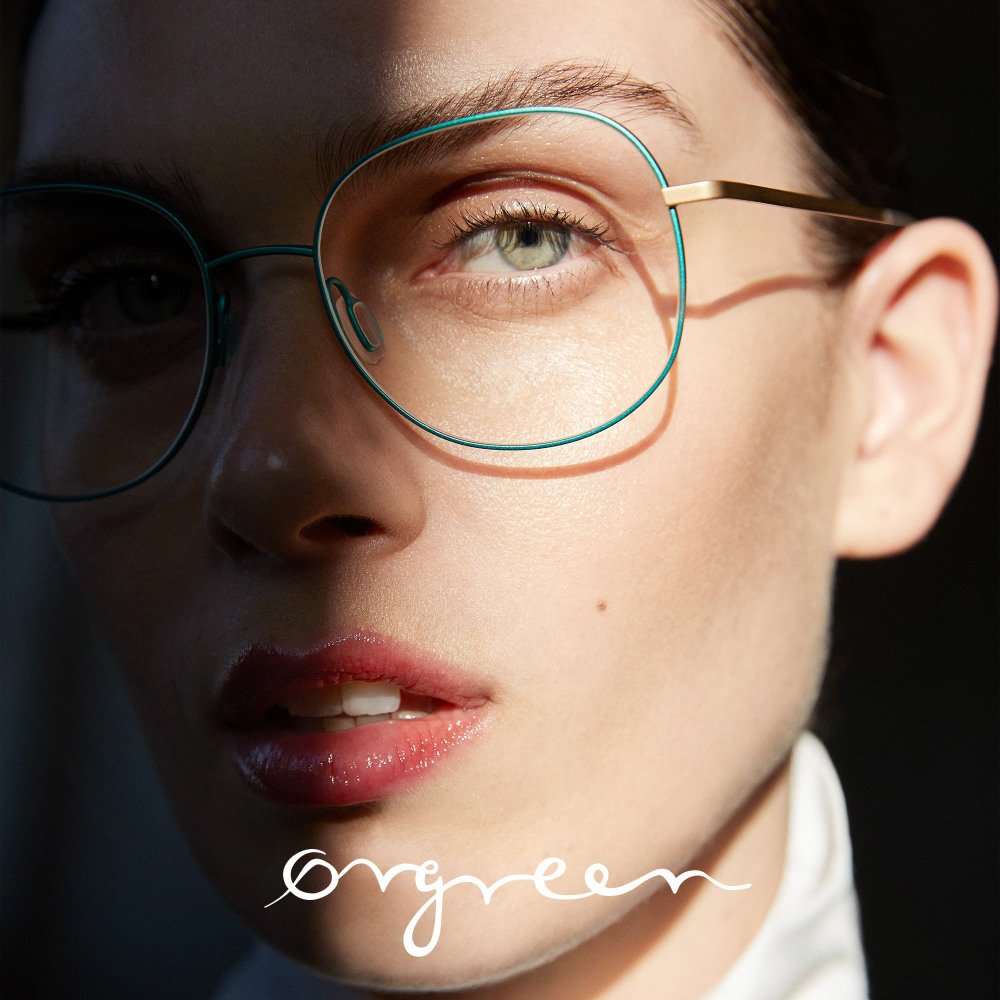 Kvinne med brille fra Ørgreen