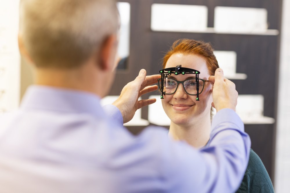 optikken plasseres på rett sted i glasset med Optikam