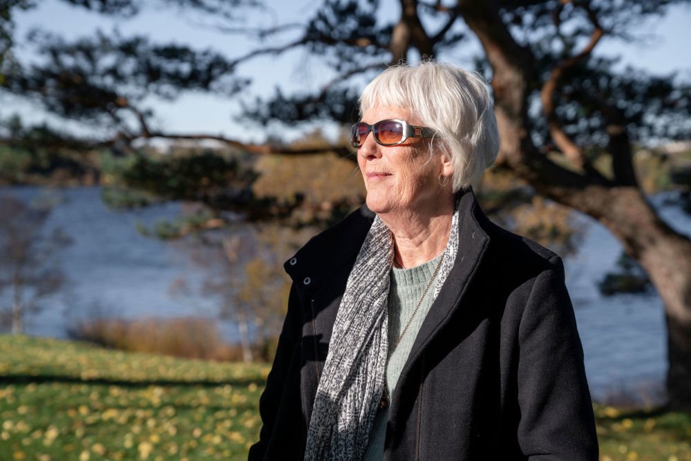 Svanhild med solbriller