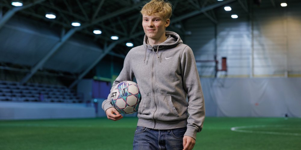 Portrett av Gustav på fotballbanen