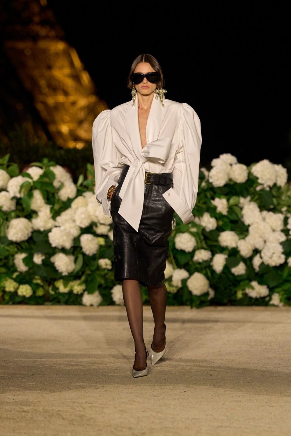 Saint Laurent trender 2026, store biller og hvite klær