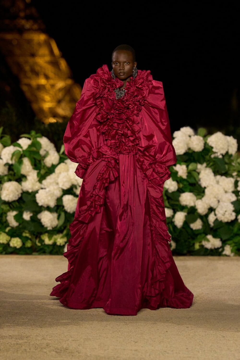 Saint Laurent catwalk med stor kjole