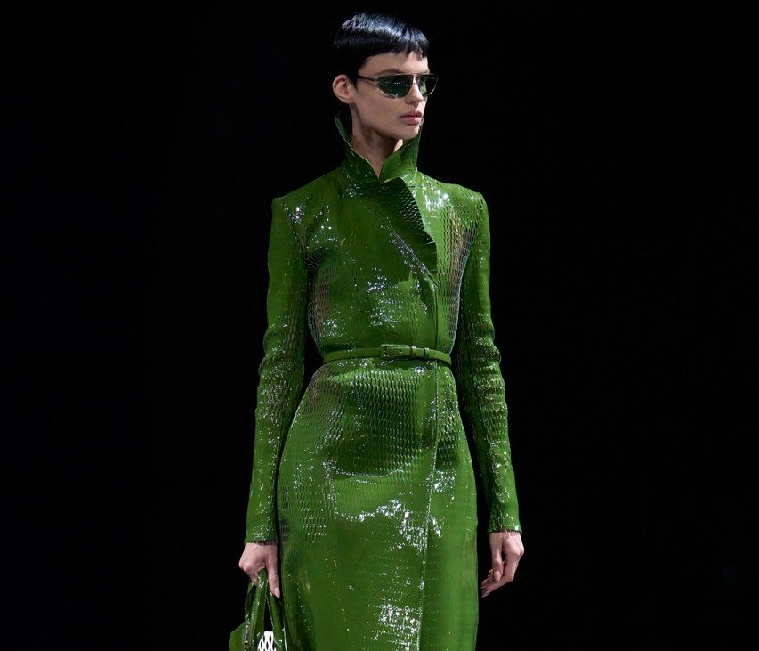 Sterke farger når Tom Ford på catwalk viser trender for våren 2026