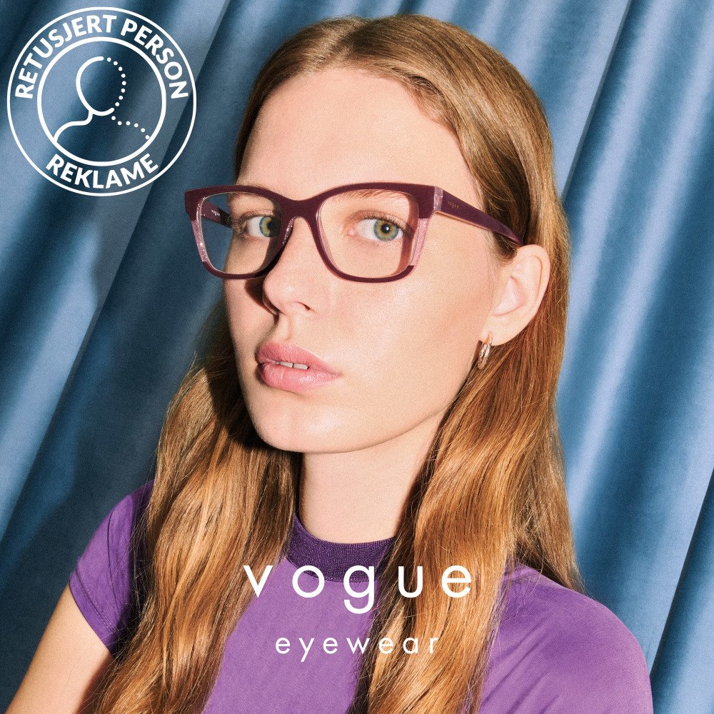 Ung kvinne med briller fra Vogue