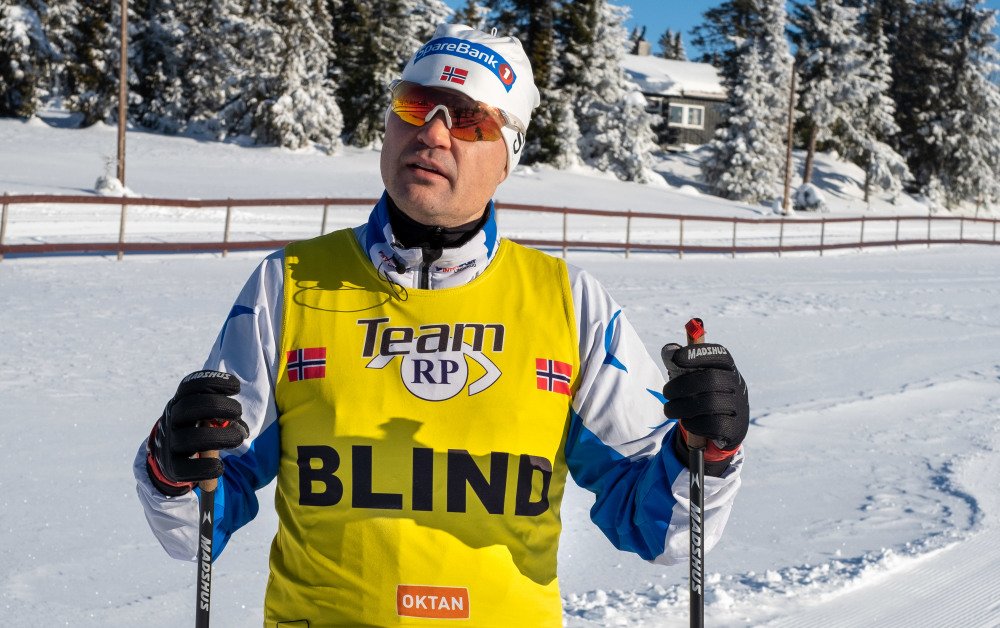 Portrett av Rainer Henriksen i skisporet