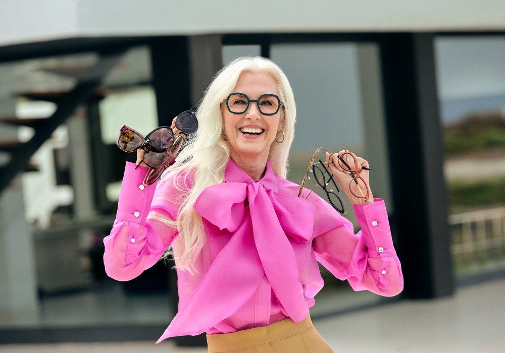 Velhaug med briller og solbriller 